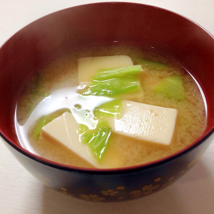 我が家の定番☆豆腐とキャベツのお味噌汁